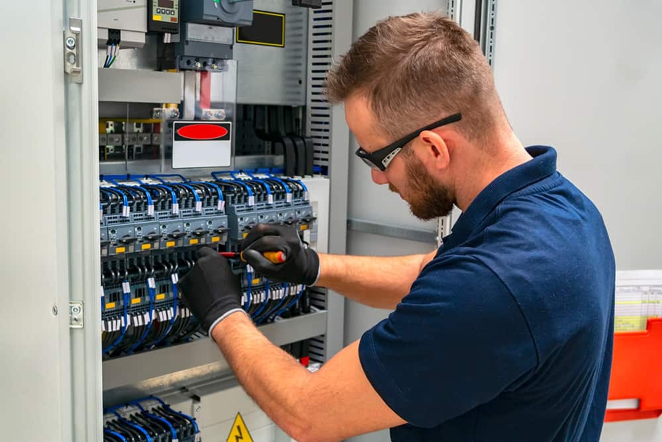 Elektroniker für Energie- und Gebäudetechnik (m/w/d) bei Ciobirdan Elektrotechnik & Montage in Stuttgart